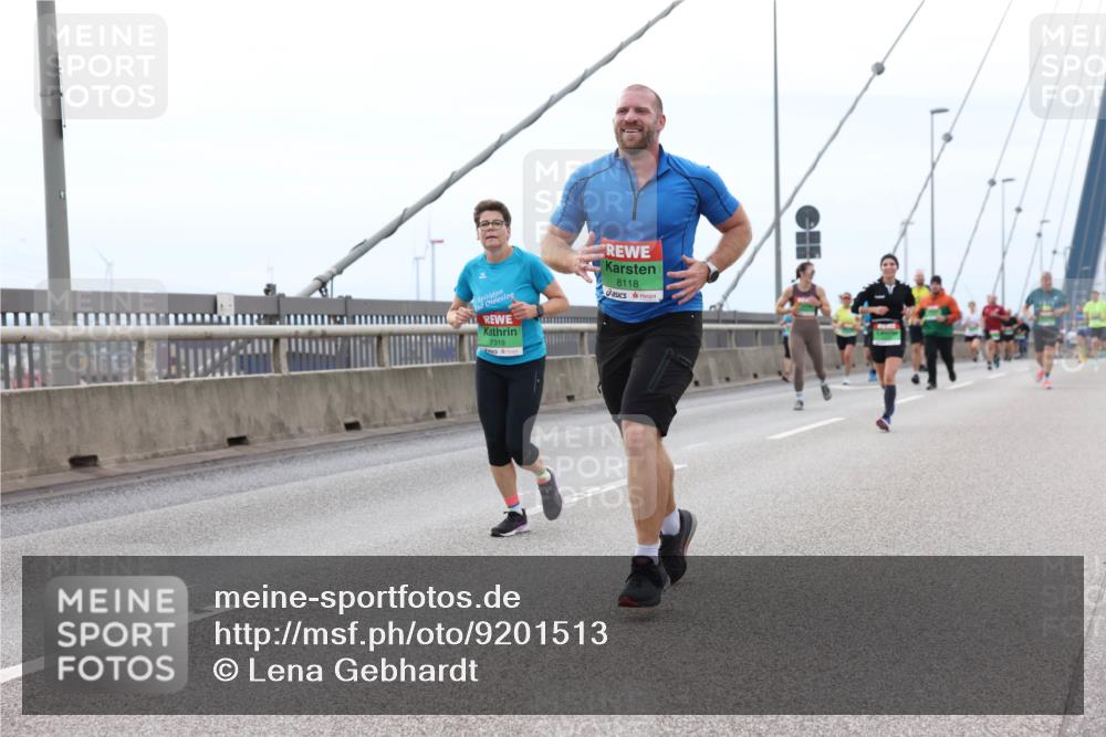 03.10.2025 - Köhlbrandbrückenlauf Lena Gebhardt http://msf.ph/oto/9201513 03.10.2025 15:45:30 Position 2 7319, 8118 meine-sportfotos.de