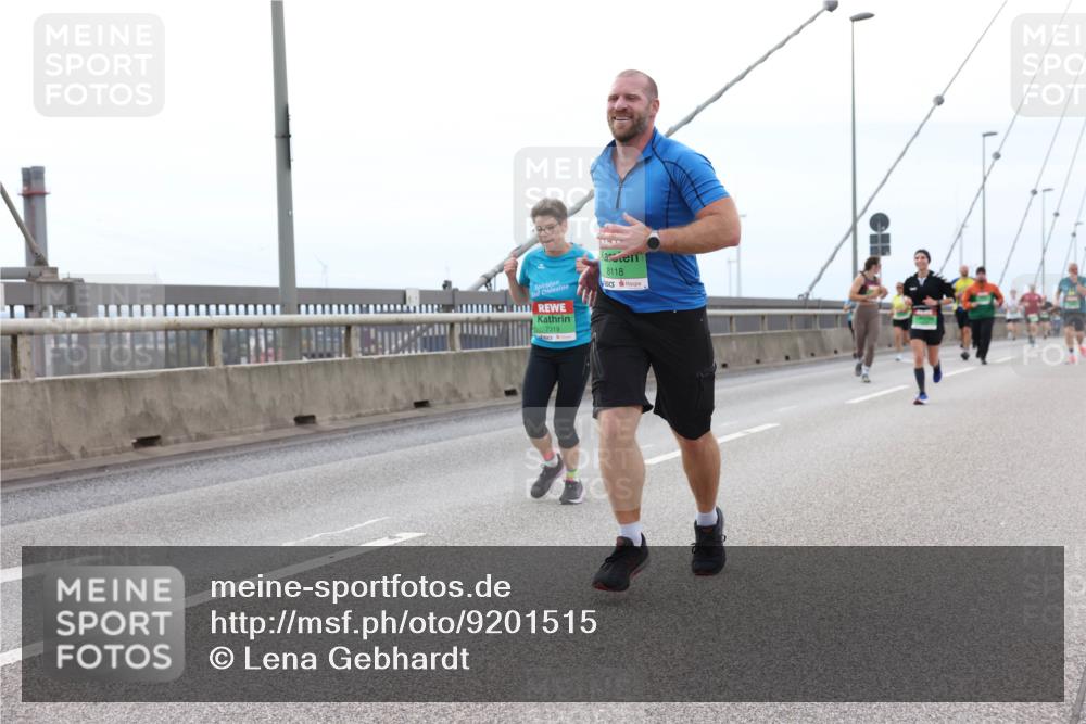 03.10.2025 - Köhlbrandbrückenlauf Lena Gebhardt http://msf.ph/oto/9201515 03.10.2025 15:45:30 Position 2 7319, 8118 meine-sportfotos.de