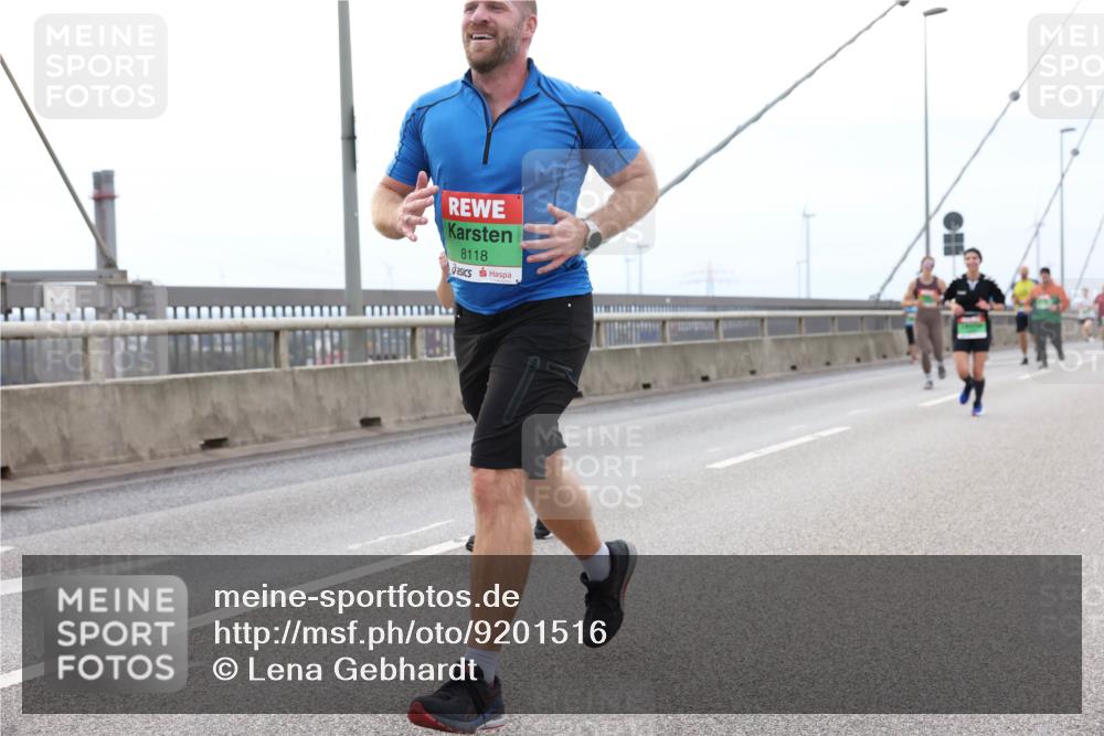 03.10.2025 - Köhlbrandbrückenlauf Lena Gebhardt http://msf.ph/oto/9201516 03.10.2025 15:45:30 Position 2 8118 meine-sportfotos.de