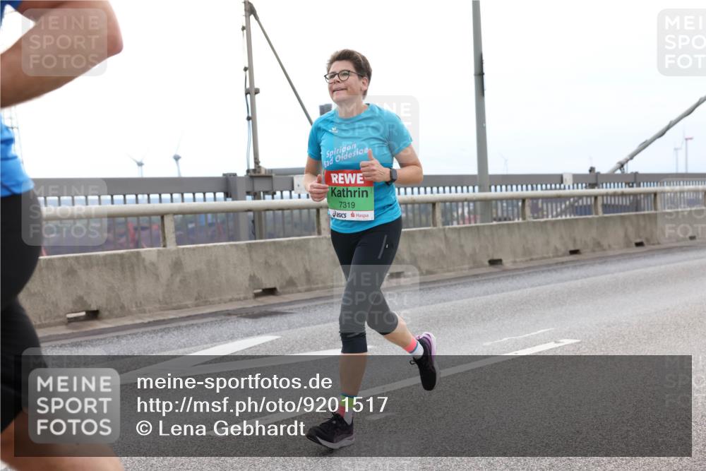 03.10.2025 - Köhlbrandbrückenlauf Lena Gebhardt http://msf.ph/oto/9201517 03.10.2025 15:45:31 Position 2 7319 meine-sportfotos.de