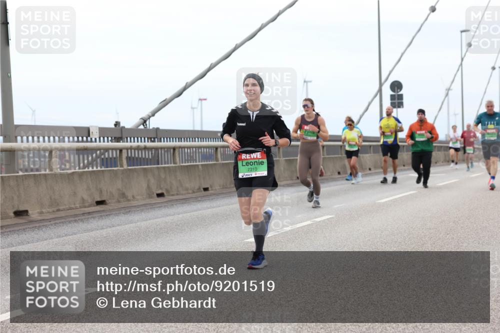 03.10.2025 - Köhlbrandbrückenlauf Lena Gebhardt http://msf.ph/oto/9201519 03.10.2025 15:45:32 Position 2 7310 meine-sportfotos.de