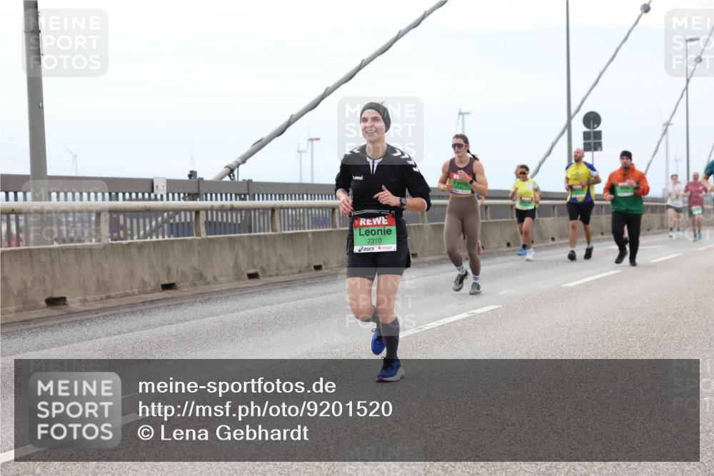 03.10.2025 - Köhlbrandbrückenlauf Lena Gebhardt http://msf.ph/oto/9201520 03.10.2025 15:45:32 Position 2 7310 meine-sportfotos.de