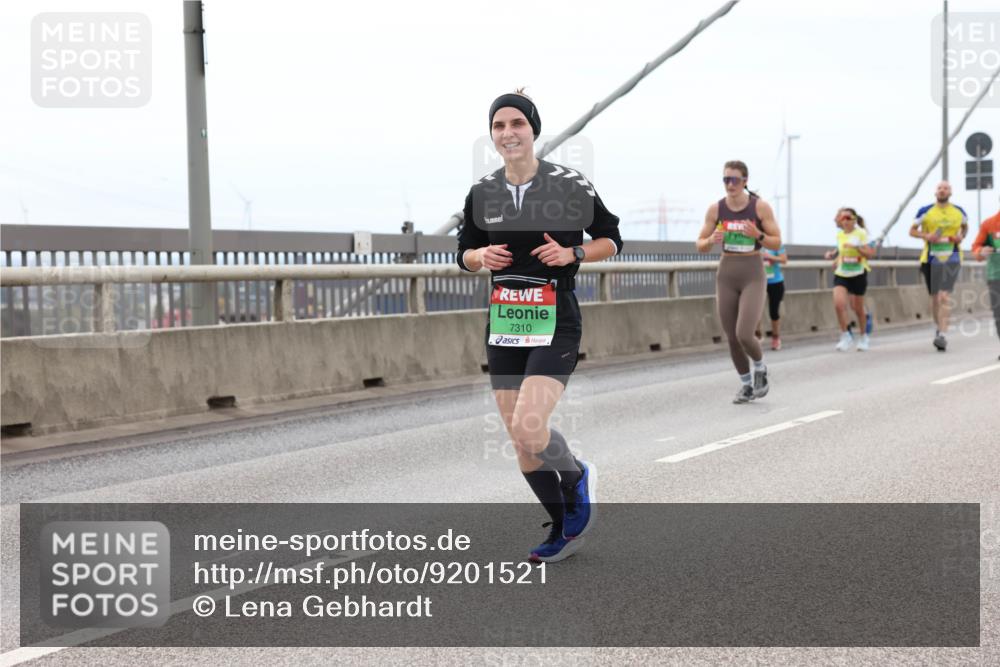03.10.2025 - Köhlbrandbrückenlauf Lena Gebhardt http://msf.ph/oto/9201521 03.10.2025 15:45:33 Position 2 7310 meine-sportfotos.de
