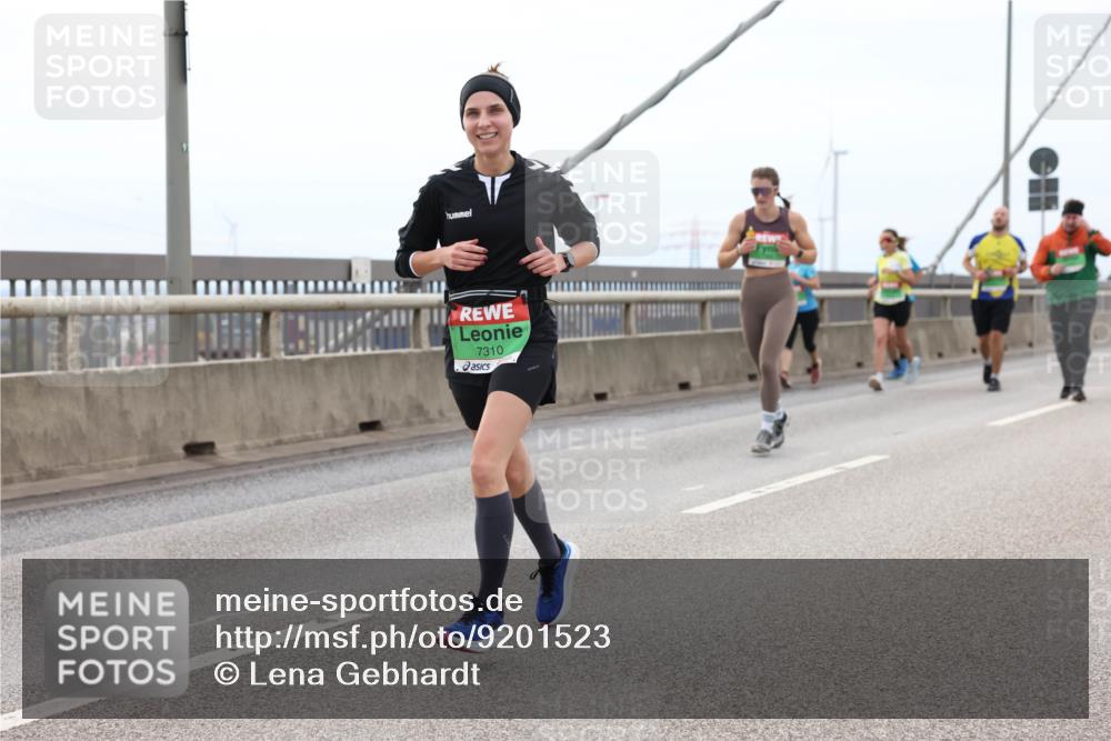 03.10.2025 - Köhlbrandbrückenlauf Lena Gebhardt http://msf.ph/oto/9201523 03.10.2025 15:45:33 Position 2 7310 meine-sportfotos.de