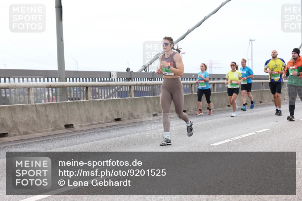 03.10.2025 - Köhlbrandbrückenlauf Lena Gebhardt http://msf.ph/oto/9201525 03.10.2025 15:45:34 Position 2  meine-sportfotos.de