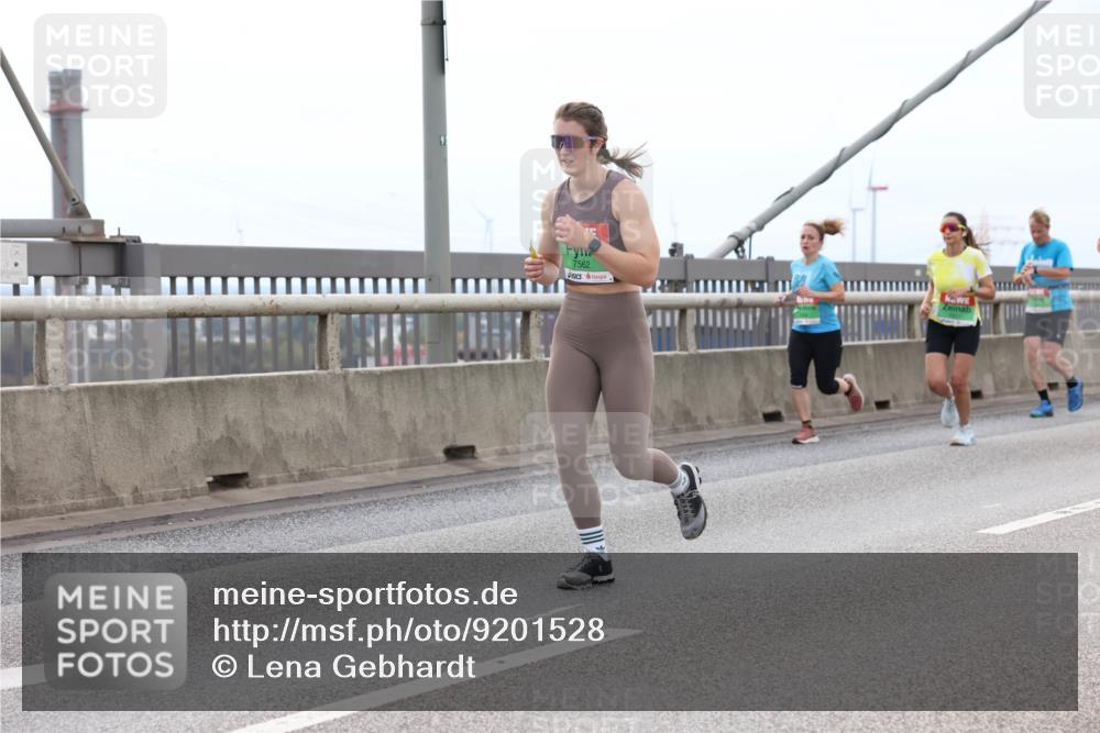 03.10.2025 - Köhlbrandbrückenlauf Lena Gebhardt http://msf.ph/oto/9201528 03.10.2025 15:45:35 Position 2 7562 meine-sportfotos.de