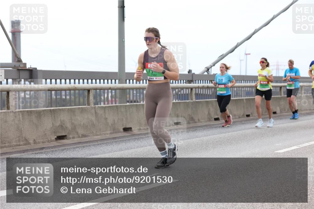 03.10.2025 - Köhlbrandbrückenlauf Lena Gebhardt http://msf.ph/oto/9201530 03.10.2025 15:45:35 Position 2 7562 meine-sportfotos.de