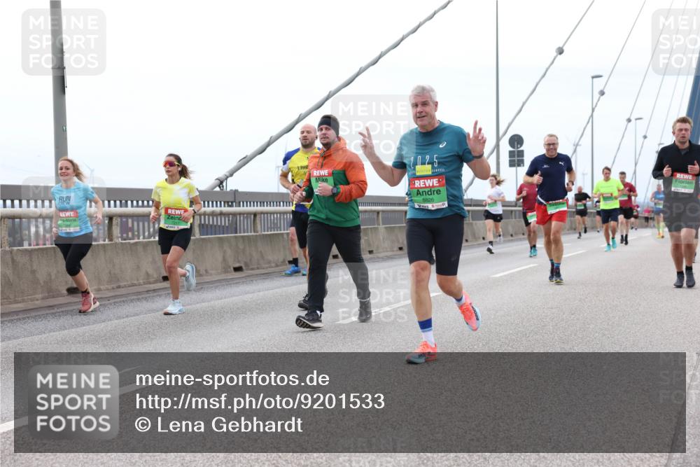 03.10.2025 - Köhlbrandbrückenlauf Lena Gebhardt http://msf.ph/oto/9201533 03.10.2025 15:45:36 Position 2 2025, 8826 meine-sportfotos.de