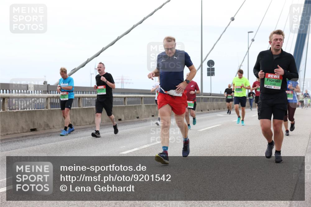03.10.2025 - Köhlbrandbrückenlauf Lena Gebhardt http://msf.ph/oto/9201542 03.10.2025 15:45:38 Position 2 7148 meine-sportfotos.de