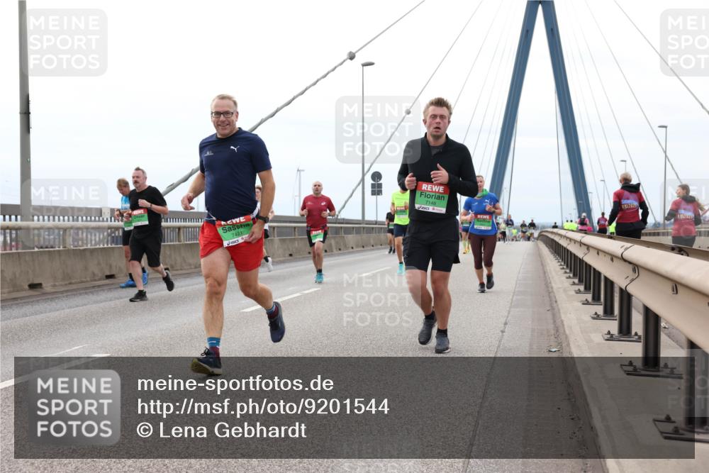 03.10.2025 - Köhlbrandbrückenlauf Lena Gebhardt http://msf.ph/oto/9201544 03.10.2025 15:45:39 Position 2 7421, 7148, 12025, 812025 meine-sportfotos.de