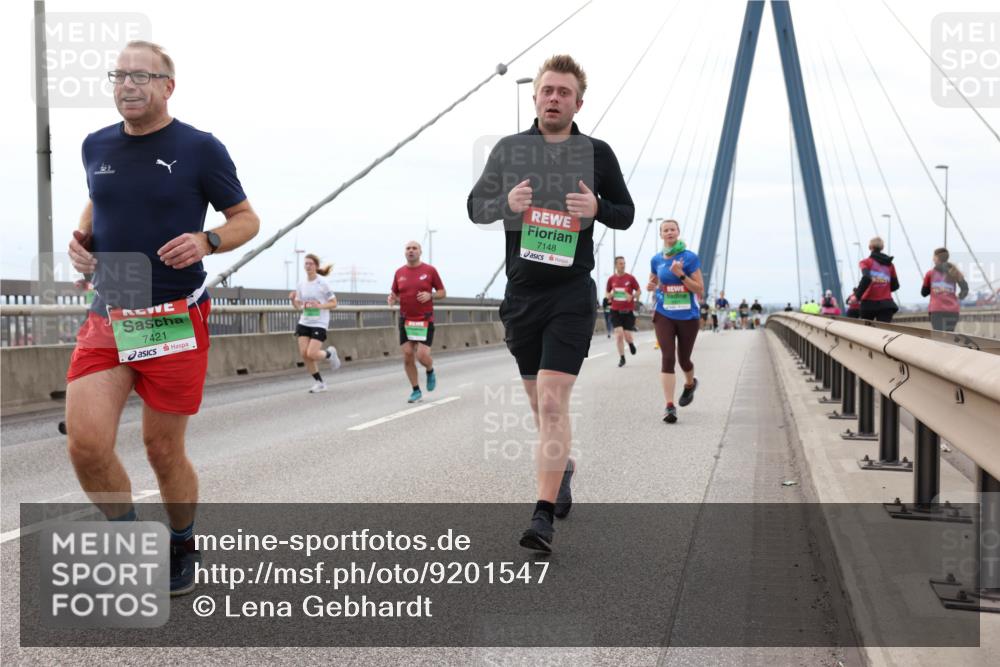 03.10.2025 - Köhlbrandbrückenlauf Lena Gebhardt http://msf.ph/oto/9201547 03.10.2025 15:45:40 Position 2 7421, 7148 meine-sportfotos.de