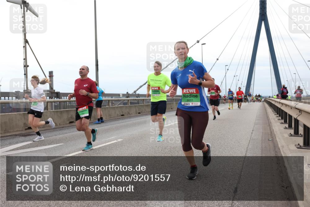 03.10.2025 - Köhlbrandbrückenlauf Lena Gebhardt http://msf.ph/oto/9201557 03.10.2025 15:45:42 Position 2 7506, 9601 meine-sportfotos.de