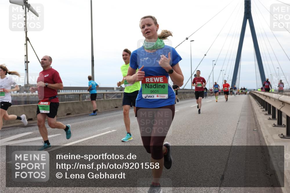 03.10.2025 - Köhlbrandbrückenlauf Lena Gebhardt http://msf.ph/oto/9201558 03.10.2025 15:45:42 Position 2 7506, 9601 meine-sportfotos.de