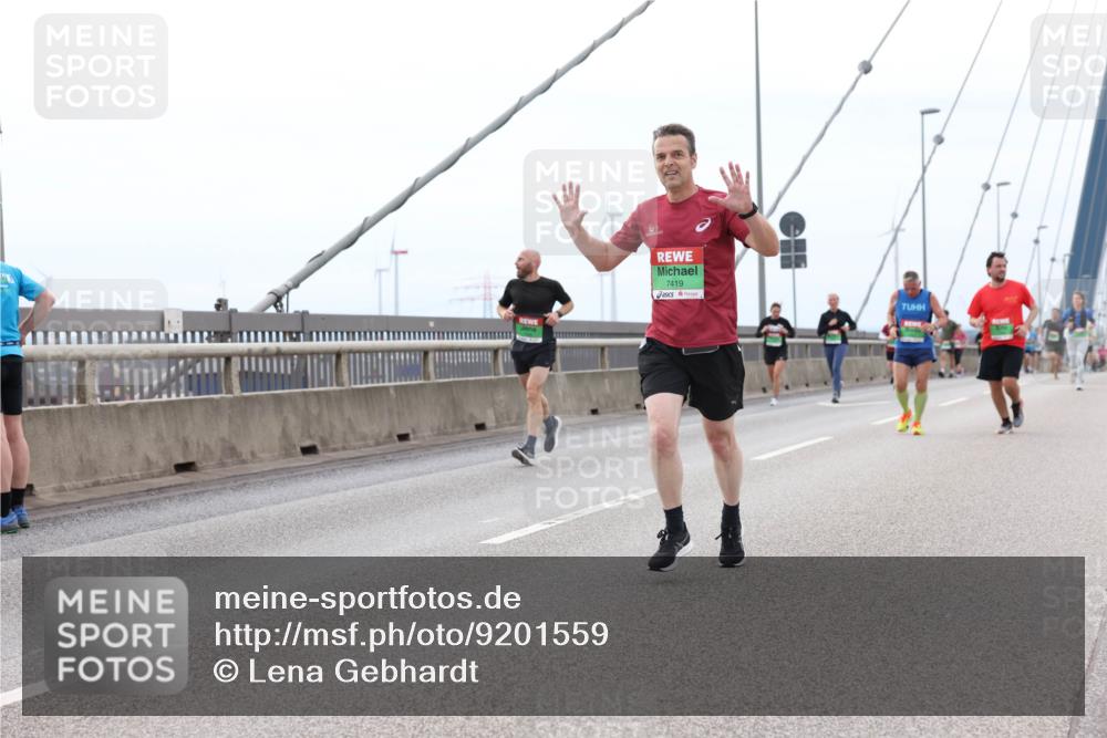 03.10.2025 - Köhlbrandbrückenlauf Lena Gebhardt http://msf.ph/oto/9201559 03.10.2025 15:45:43 Position 2 7419 meine-sportfotos.de