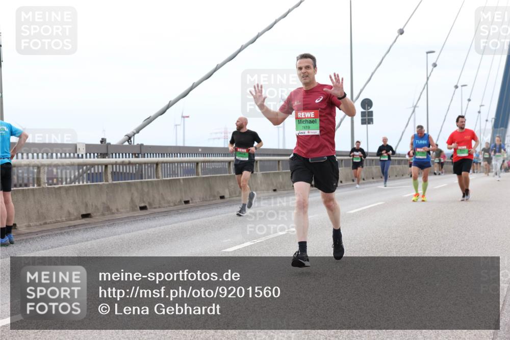 03.10.2025 - Köhlbrandbrückenlauf Lena Gebhardt http://msf.ph/oto/9201560 03.10.2025 15:45:43 Position 2 7419 meine-sportfotos.de