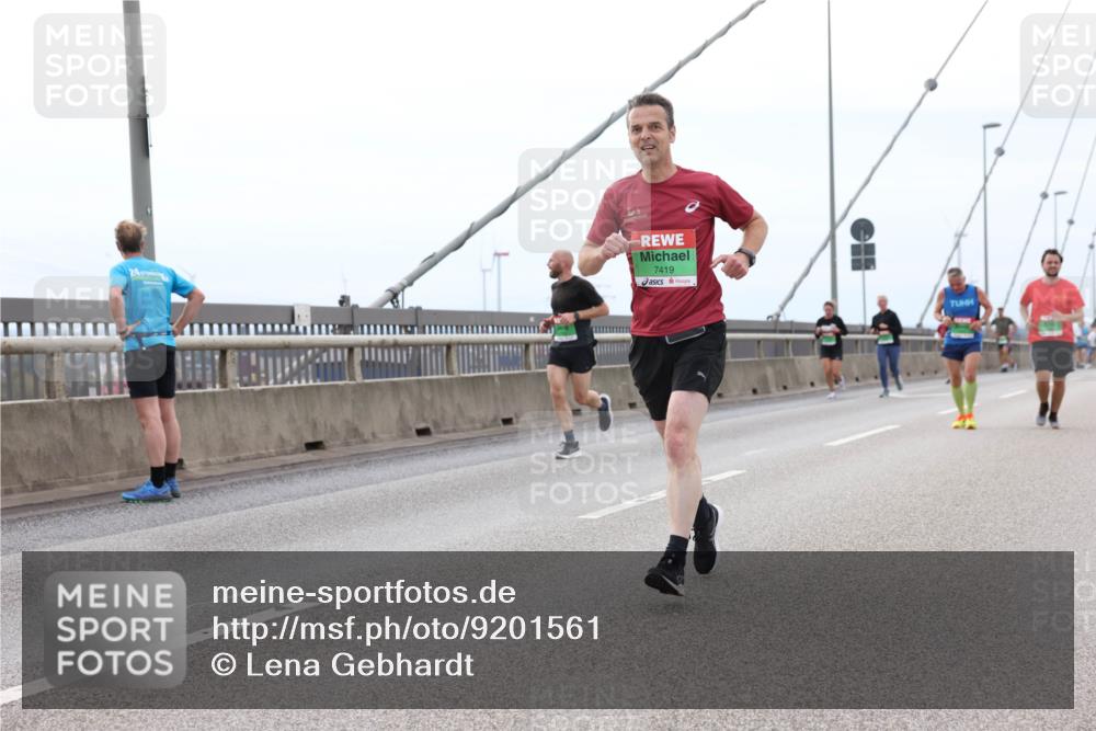 03.10.2025 - Köhlbrandbrückenlauf Lena Gebhardt http://msf.ph/oto/9201561 03.10.2025 15:45:44 Position 2 7419 meine-sportfotos.de