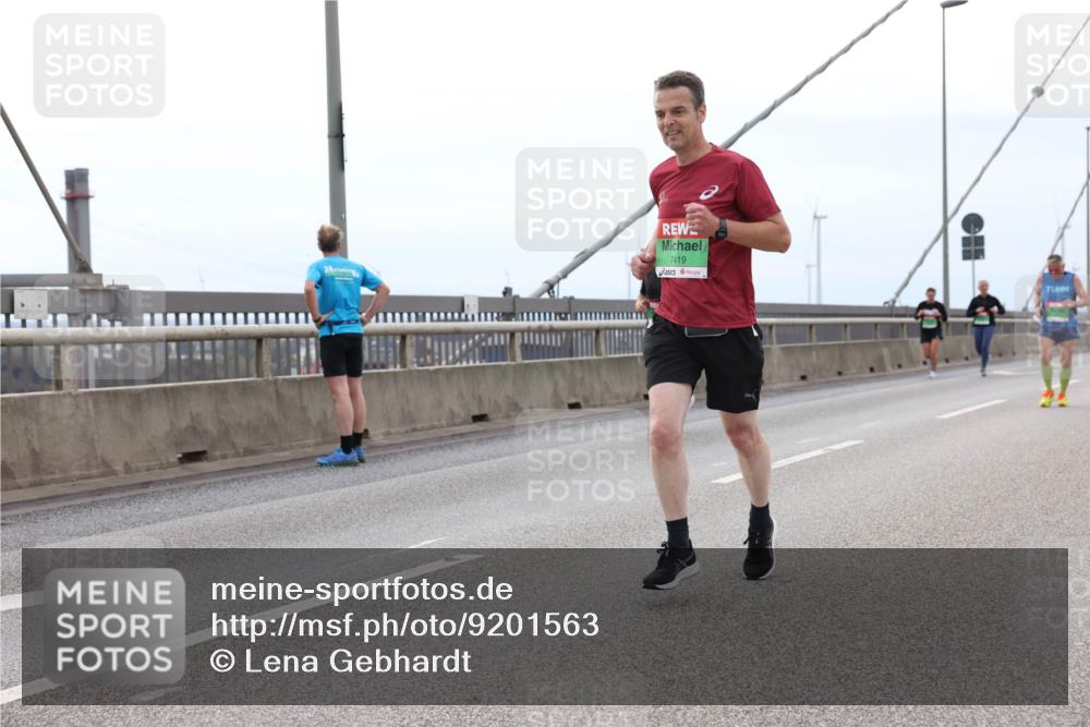 03.10.2025 - Köhlbrandbrückenlauf Lena Gebhardt http://msf.ph/oto/9201563 03.10.2025 15:45:44 Position 2 7419 meine-sportfotos.de