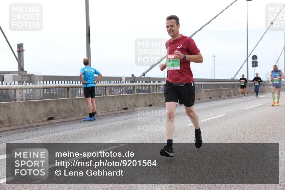 03.10.2025 - Köhlbrandbrückenlauf Lena Gebhardt http://msf.ph/oto/9201564 03.10.2025 15:45:44 Position 2 7419 meine-sportfotos.de