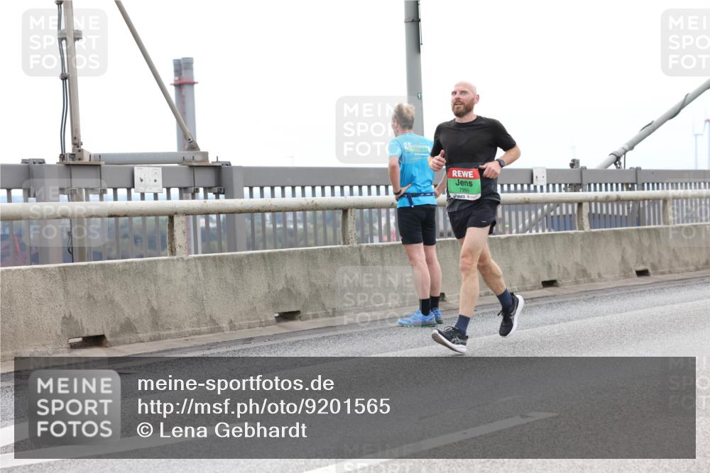 03.10.2025 - Köhlbrandbrückenlauf Lena Gebhardt http://msf.ph/oto/9201565 03.10.2025 15:45:45 Position 2 24, 7995 meine-sportfotos.de