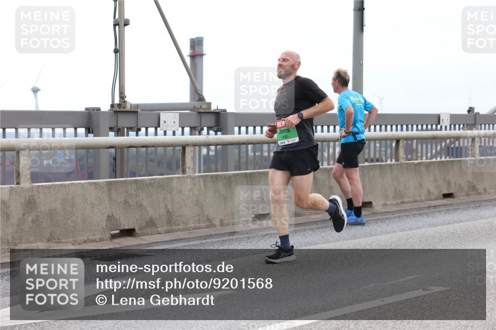 03.10.2025 - Köhlbrandbrückenlauf Lena Gebhardt http://msf.ph/oto/9201568 03.10.2025 15:45:46 Position 2 7995 meine-sportfotos.de