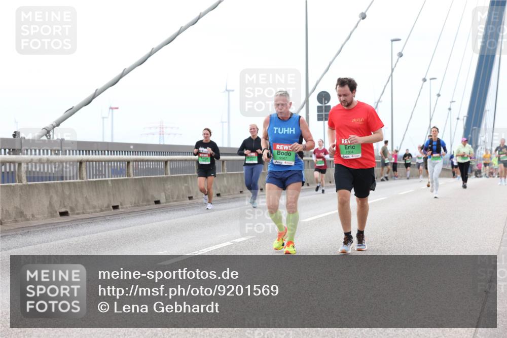03.10.2025 - Köhlbrandbrückenlauf Lena Gebhardt http://msf.ph/oto/9201569 03.10.2025 15:45:47 Position 2 9567, 7304 meine-sportfotos.de