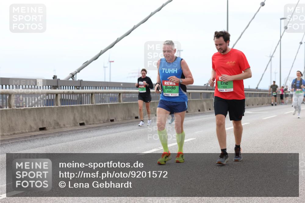 03.10.2025 - Köhlbrandbrückenlauf Lena Gebhardt http://msf.ph/oto/9201572 03.10.2025 15:45:48 Position 2 9567, 7304 meine-sportfotos.de