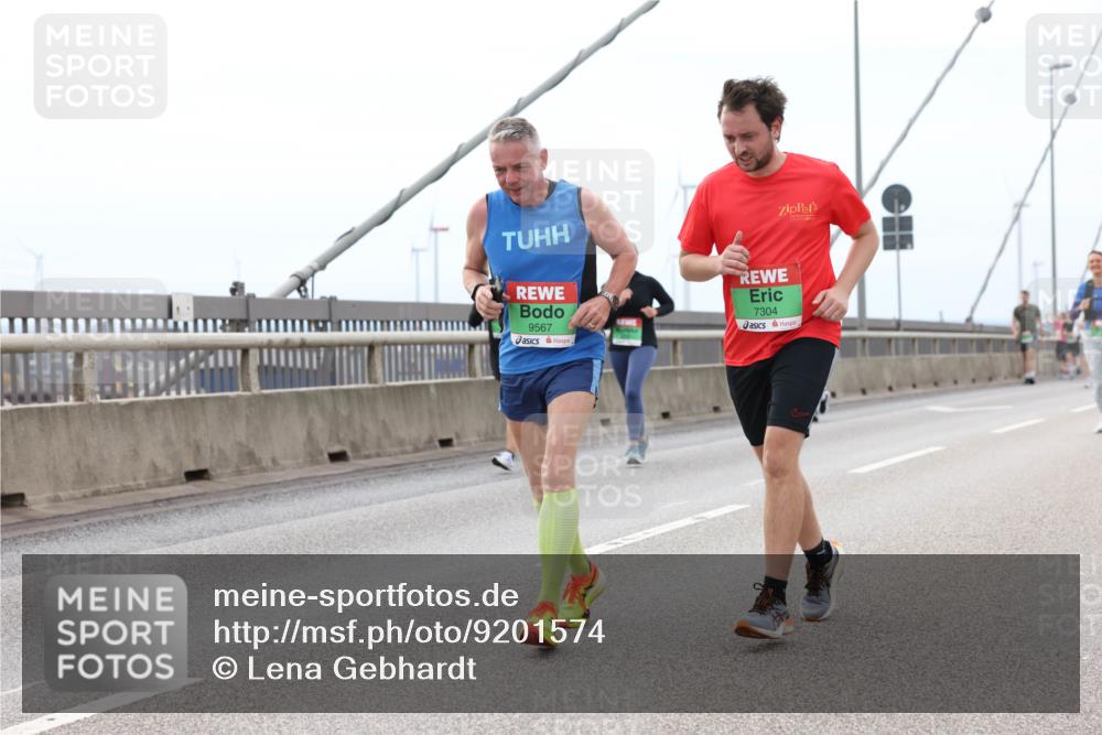 03.10.2025 - Köhlbrandbrückenlauf Lena Gebhardt http://msf.ph/oto/9201574 03.10.2025 15:45:48 Position 2 9567, 7304 meine-sportfotos.de