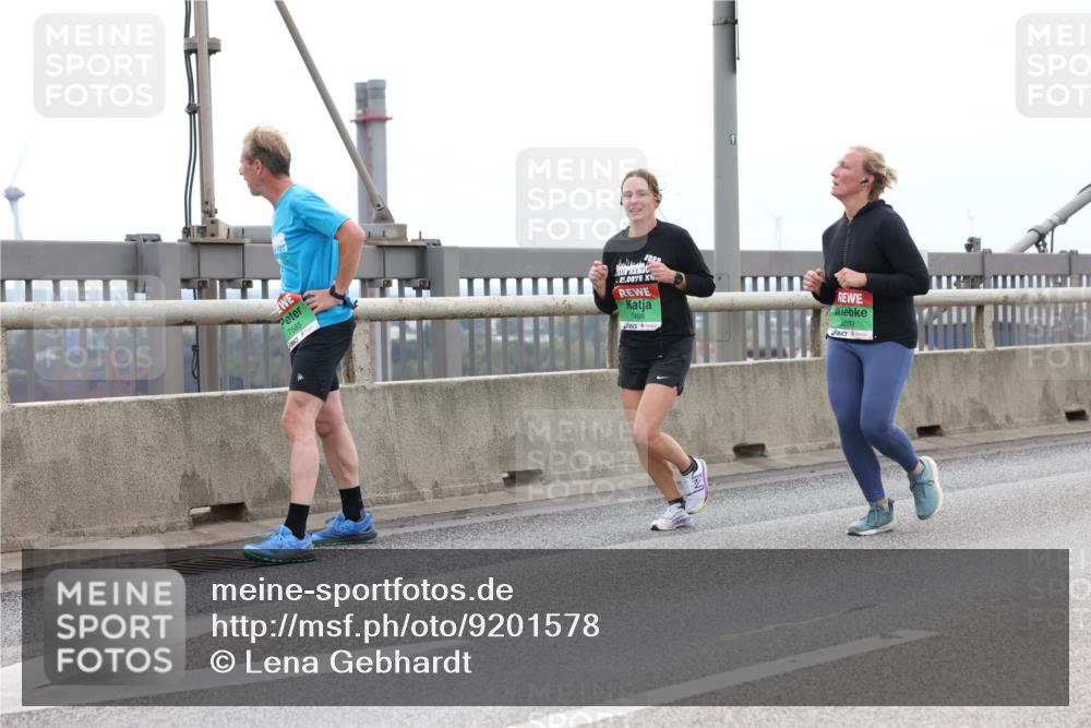 03.10.2025 - Köhlbrandbrückenlauf Lena Gebhardt http://msf.ph/oto/9201578 03.10.2025 15:45:51 Position 2 7585, 91, 25, 0975 meine-sportfotos.de