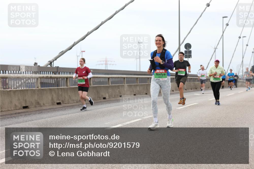 03.10.2025 - Köhlbrandbrückenlauf Lena Gebhardt http://msf.ph/oto/9201579 03.10.2025 15:45:52 Position 2 9597 meine-sportfotos.de