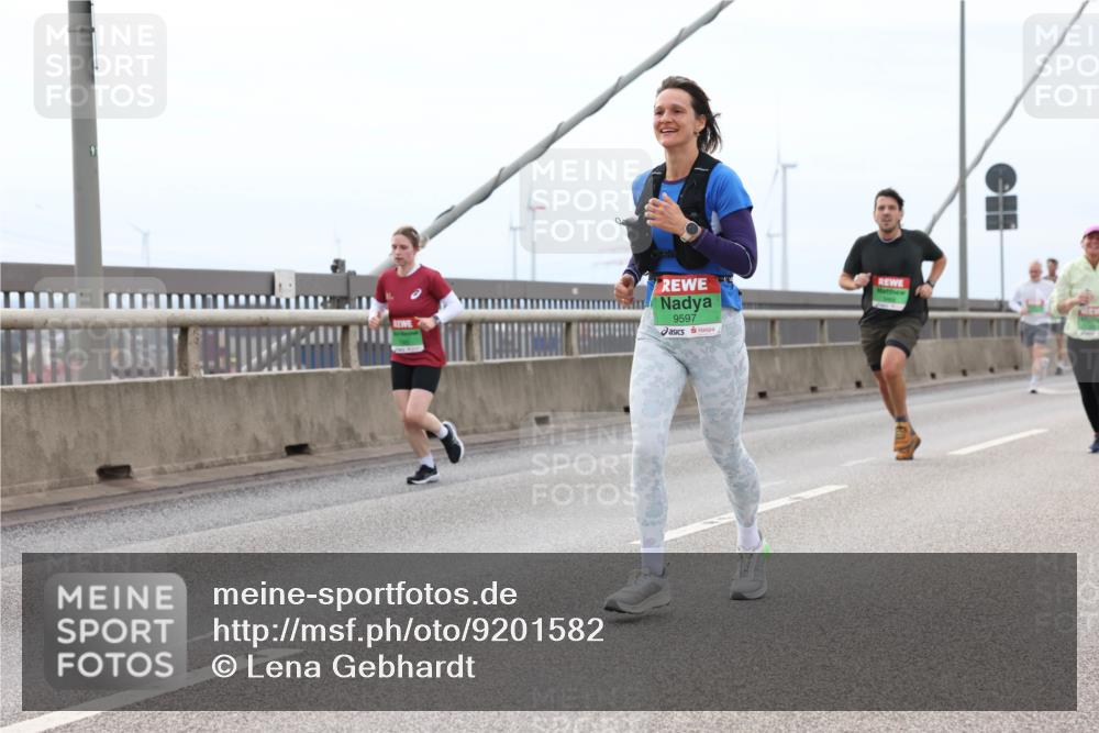 03.10.2025 - Köhlbrandbrückenlauf Lena Gebhardt http://msf.ph/oto/9201582 03.10.2025 15:45:53 Position 2 9597 meine-sportfotos.de