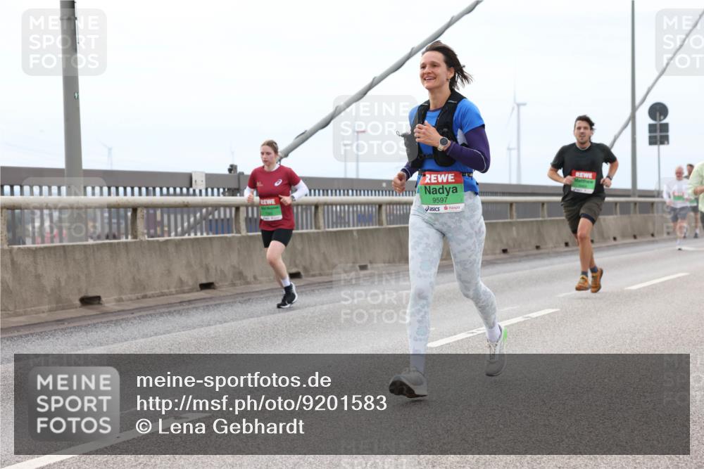 03.10.2025 - Köhlbrandbrückenlauf Lena Gebhardt http://msf.ph/oto/9201583 03.10.2025 15:45:53 Position 2 9597 meine-sportfotos.de