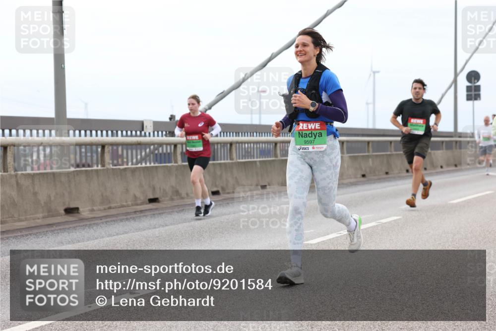 03.10.2025 - Köhlbrandbrückenlauf Lena Gebhardt http://msf.ph/oto/9201584 03.10.2025 15:45:53 Position 2 9597 meine-sportfotos.de