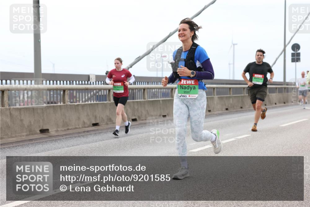 03.10.2025 - Köhlbrandbrückenlauf Lena Gebhardt http://msf.ph/oto/9201585 03.10.2025 15:45:53 Position 2 9597 meine-sportfotos.de