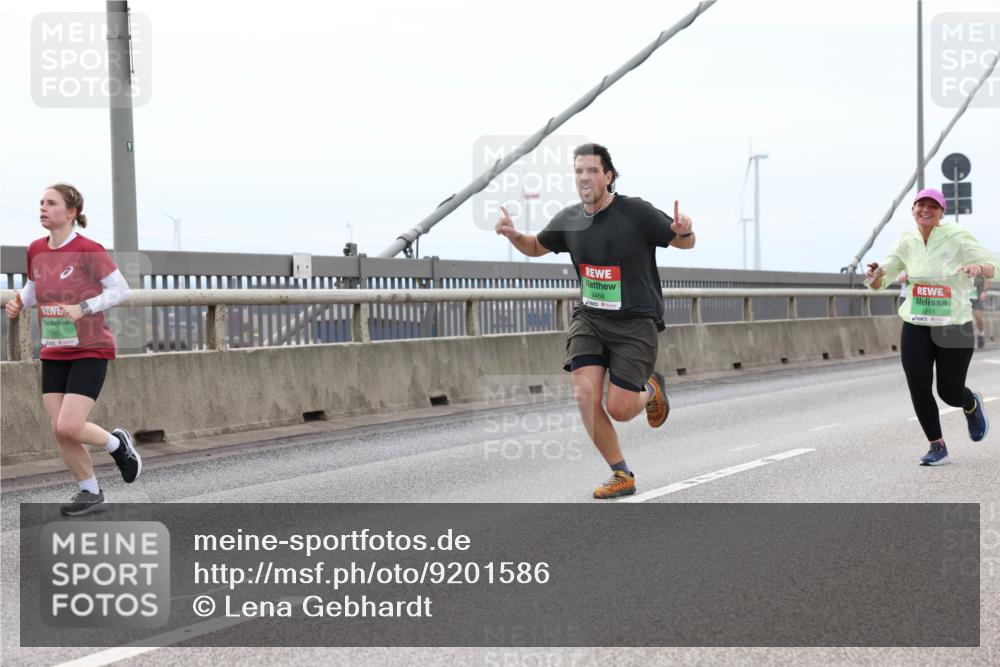 03.10.2025 - Köhlbrandbrückenlauf Lena Gebhardt http://msf.ph/oto/9201586 03.10.2025 15:45:54 Position 2 7385, 9468, 9218 meine-sportfotos.de
