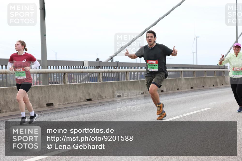 03.10.2025 - Köhlbrandbrückenlauf Lena Gebhardt http://msf.ph/oto/9201588 03.10.2025 15:45:54 Position 2 7385, 9468, 9218 meine-sportfotos.de