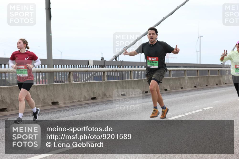 03.10.2025 - Köhlbrandbrückenlauf Lena Gebhardt http://msf.ph/oto/9201589 03.10.2025 15:45:54 Position 2 7385, 9468 meine-sportfotos.de