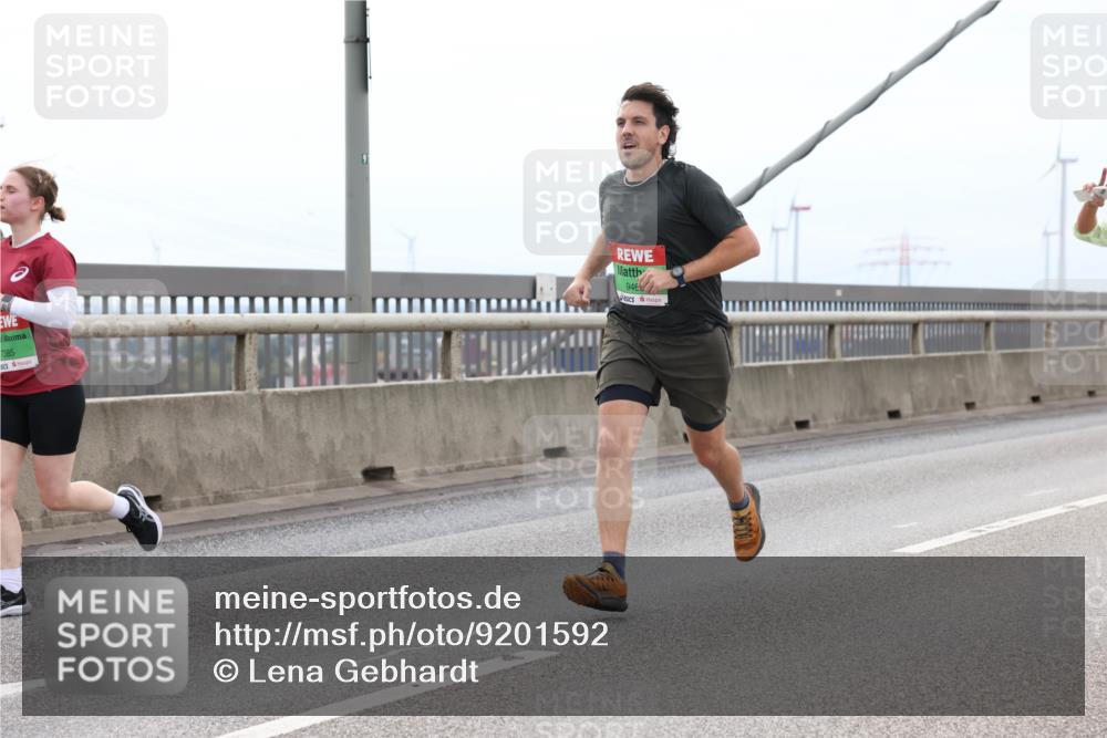 03.10.2025 - Köhlbrandbrückenlauf Lena Gebhardt http://msf.ph/oto/9201592 03.10.2025 15:45:55 Position 2 7385, 9, 946 meine-sportfotos.de