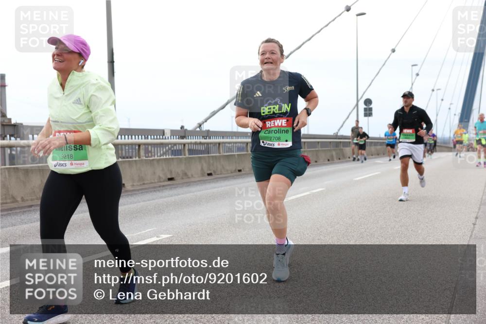03.10.2025 - Köhlbrandbrückenlauf Lena Gebhardt http://msf.ph/oto/9201602 03.10.2025 15:45:57 Position 2 5, 7708, 9218 meine-sportfotos.de