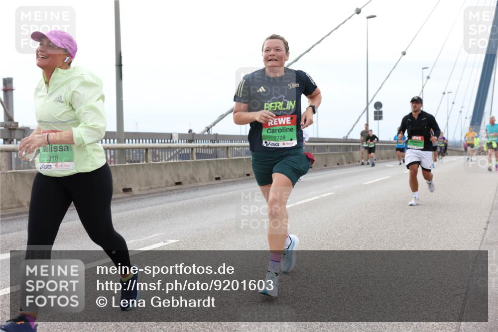 03.10.2025 - Köhlbrandbrückenlauf Lena Gebhardt http://msf.ph/oto/9201603 03.10.2025 15:45:57 Position 2 7708, 9218 meine-sportfotos.de