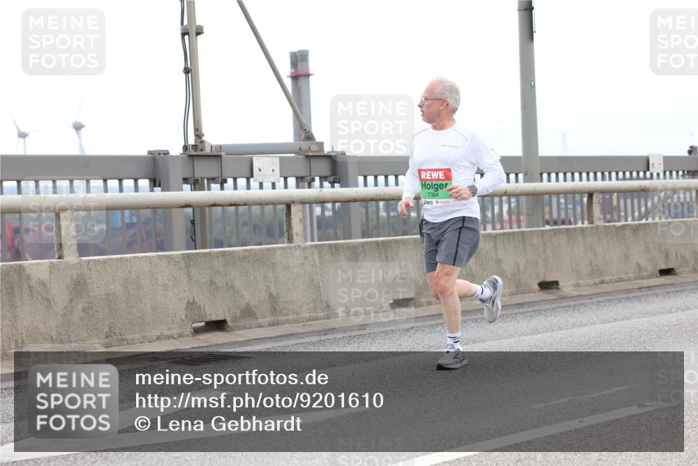 03.10.2025 - Köhlbrandbrückenlauf Lena Gebhardt http://msf.ph/oto/9201610 03.10.2025 15:46:00 Position 2 7384 meine-sportfotos.de