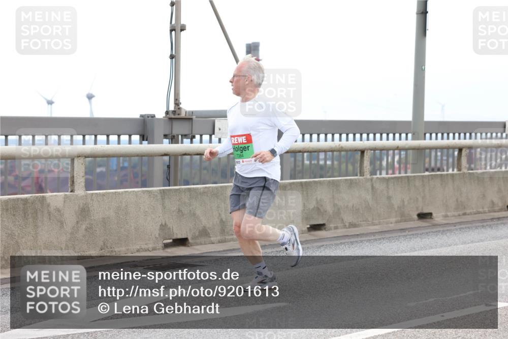 03.10.2025 - Köhlbrandbrückenlauf Lena Gebhardt http://msf.ph/oto/9201613 03.10.2025 15:46:00 Position 2 7384, 9 meine-sportfotos.de