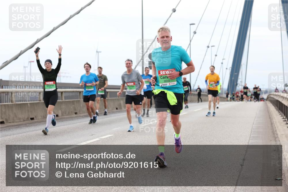03.10.2025 - Köhlbrandbrückenlauf Lena Gebhardt http://msf.ph/oto/9201615 03.10.2025 15:46:01 Position 2 9542 meine-sportfotos.de