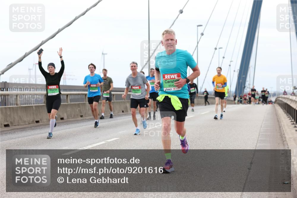 03.10.2025 - Köhlbrandbrückenlauf Lena Gebhardt http://msf.ph/oto/9201616 03.10.2025 15:46:01 Position 2 9542 meine-sportfotos.de