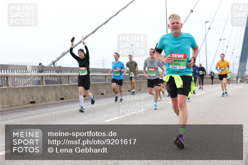 03.10.2025 - Köhlbrandbrückenlauf Lena Gebhardt http://msf.ph/oto/9201617 03.10.2025 15:46:02 Position 2 9542 meine-sportfotos.de