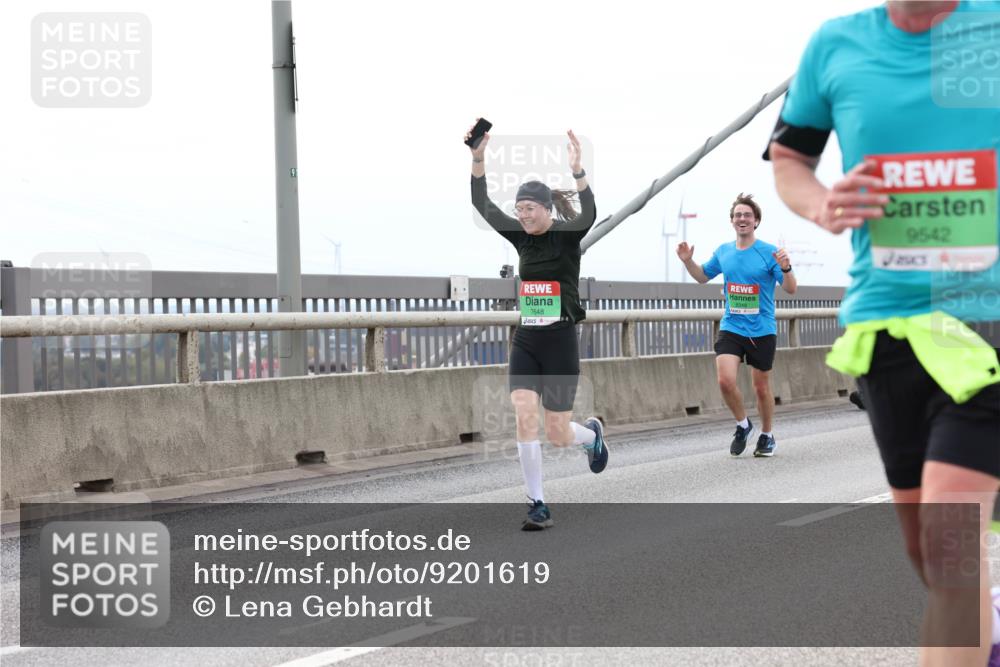 03.10.2025 - Köhlbrandbrückenlauf Lena Gebhardt http://msf.ph/oto/9201619 03.10.2025 15:46:02 Position 2 91, 7648, 8348, 9542 meine-sportfotos.de