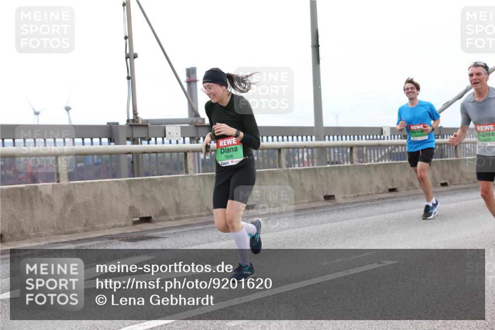 03.10.2025 - Köhlbrandbrückenlauf Lena Gebhardt http://msf.ph/oto/9201620 03.10.2025 15:46:03 Position 2 7648, 9508 meine-sportfotos.de