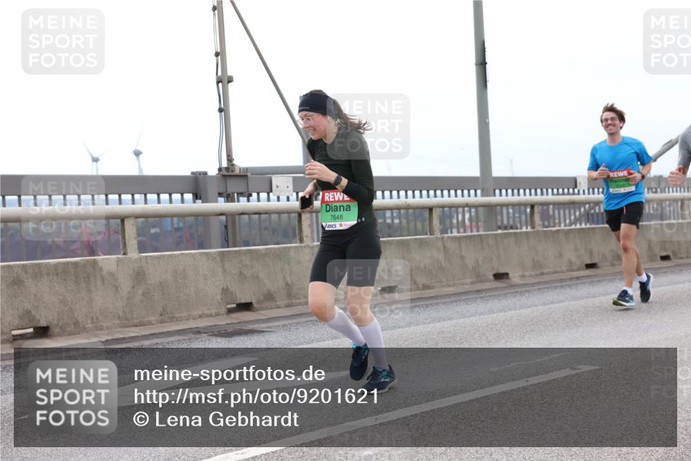 03.10.2025 - Köhlbrandbrückenlauf Lena Gebhardt http://msf.ph/oto/9201621 03.10.2025 15:46:04 Position 2 7648 meine-sportfotos.de