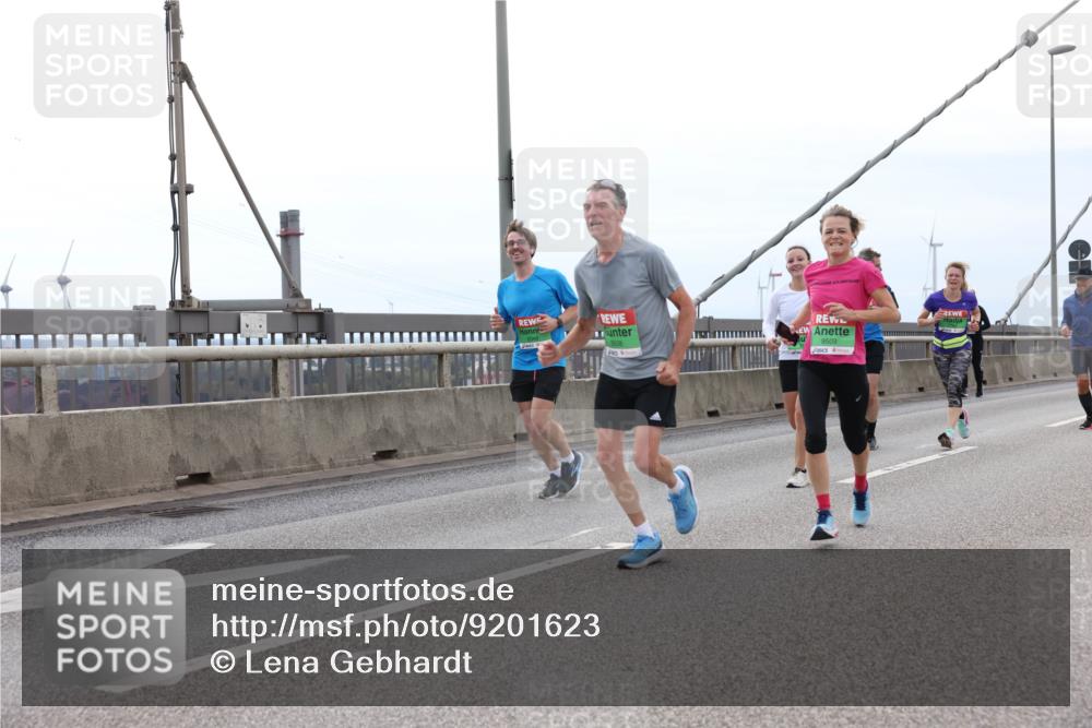 03.10.2025 - Köhlbrandbrückenlauf Lena Gebhardt http://msf.ph/oto/9201623 03.10.2025 15:46:04 Position 2 9508, 9509 meine-sportfotos.de