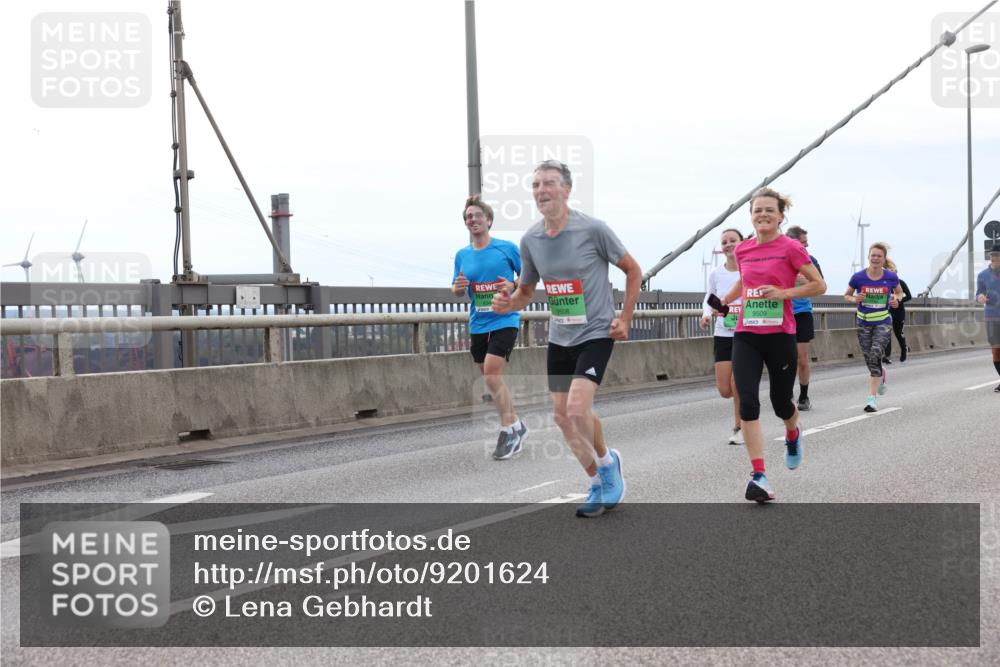 03.10.2025 - Köhlbrandbrückenlauf Lena Gebhardt http://msf.ph/oto/9201624 03.10.2025 15:46:04 Position 2 9508, 9509 meine-sportfotos.de