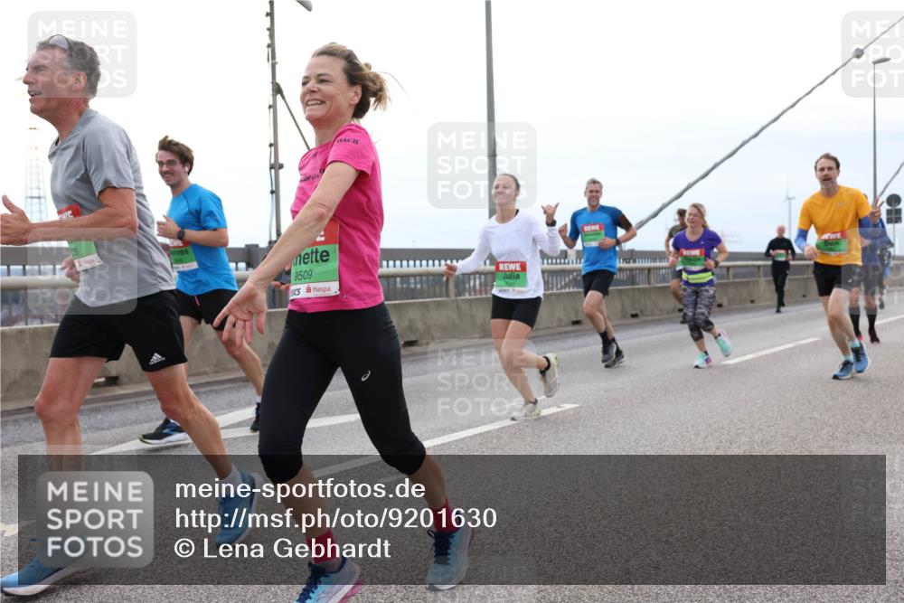 03.10.2025 - Köhlbrandbrückenlauf Lena Gebhardt http://msf.ph/oto/9201630 03.10.2025 15:46:05 Position 2 9509 meine-sportfotos.de